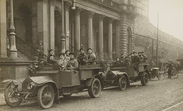 Auxiliaries on Amiens Street, Dublin 1921 - Train station, Dublin, Ireland